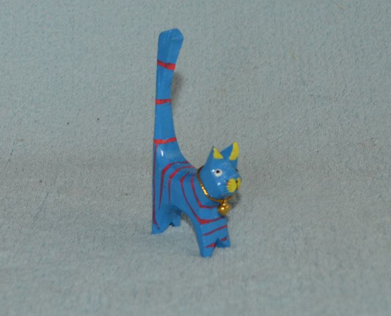 Soška dřevěná kočka malovaná malá - modrá