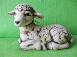 Soška odpočívající ovce