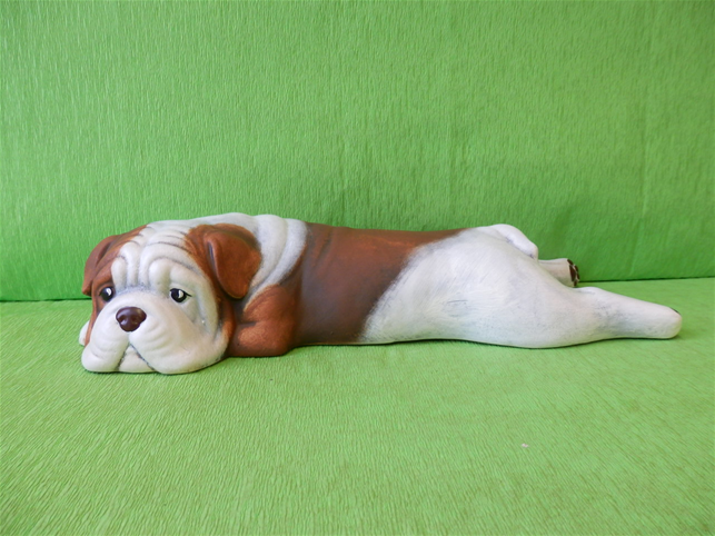 Soška pes - hnědý bulldog