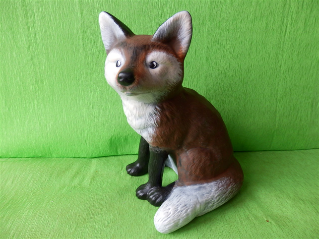 Soška sedící liška