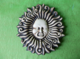 Keramická nástěnná ozdoba francouzské slunce