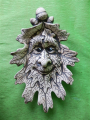 Keramická nástěnná ozdoba tvář z listí