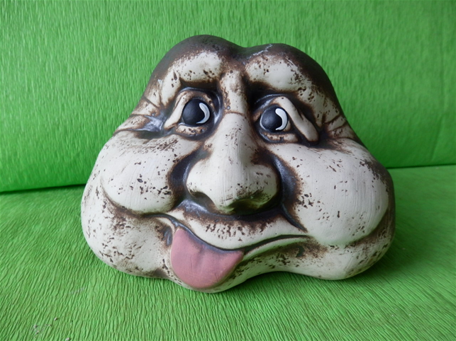 Keramický ozdobný kámen s jazykem