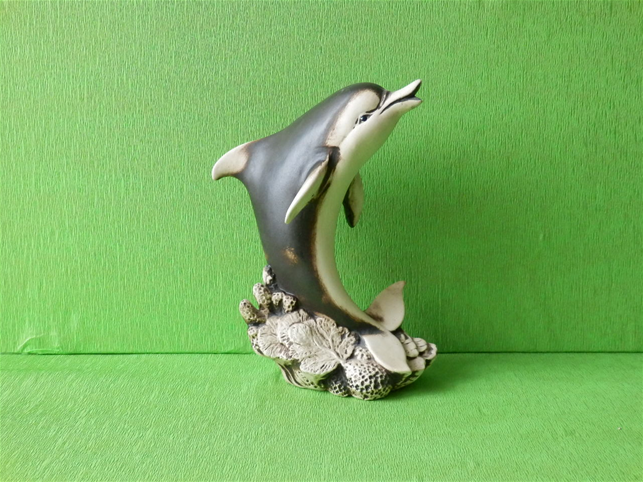 Soška delfín