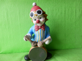 Soška klaun s bubnem
