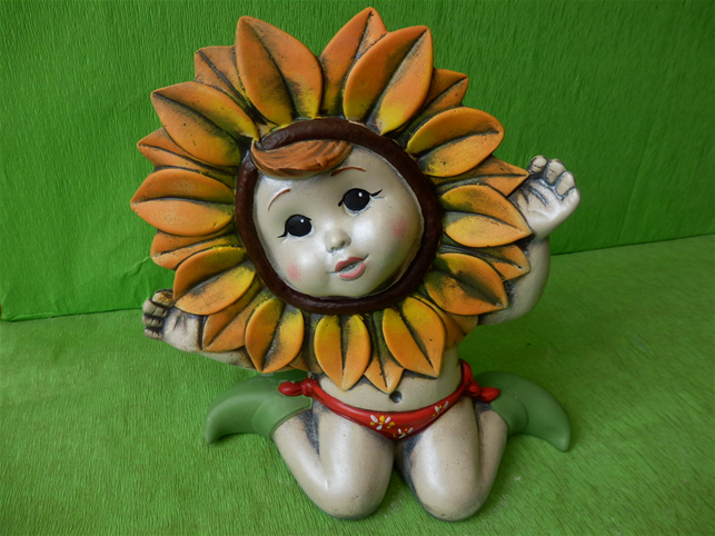 Soška slunečnice baby klečící