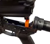 Stabilizační rozpěrka mezi upper a lower AR-15